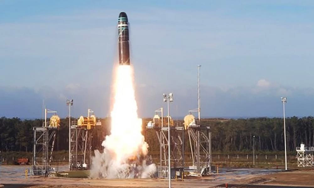 Η Γαλλία μας δείχνει την πυρηνική της "υπεροχή" με εκτόξευση βαλλιστικού πυραύλου!